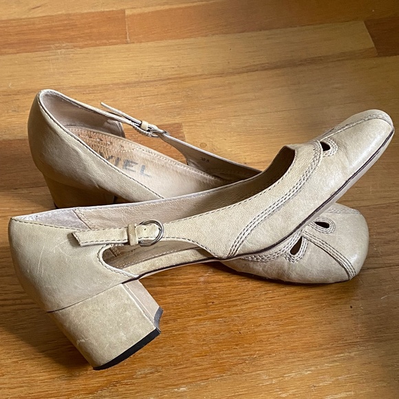 Cream Biviel retro pumps - Picture 6 of 9